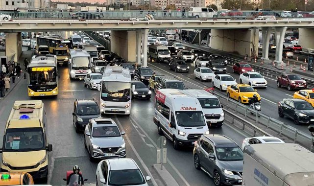 İstanbul trafiğinde 'ara tatil' yoğunluğu