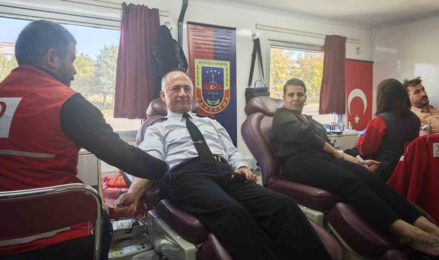 Jandarma personeli kan bağışında bulundu