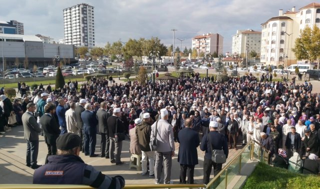 Kastamonu'dan kutsal topraklara giden umreciler dualarla uğurlandı