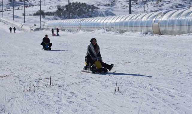 Kış sporlarının yıldızı sezonu açtı