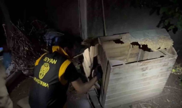 Köpek kulübesinde el bombası, yatakta silah çıktı
