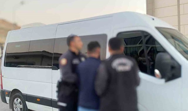 Kuşadası'nda çeşitli suçlardan aranan şüpheli yakalandı