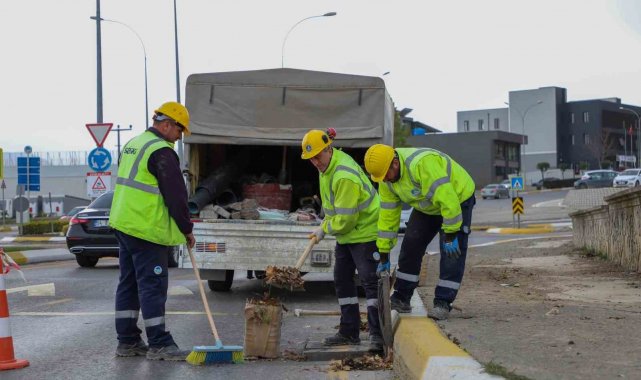 Kuvvetli yağışa karşı ekipler sahada