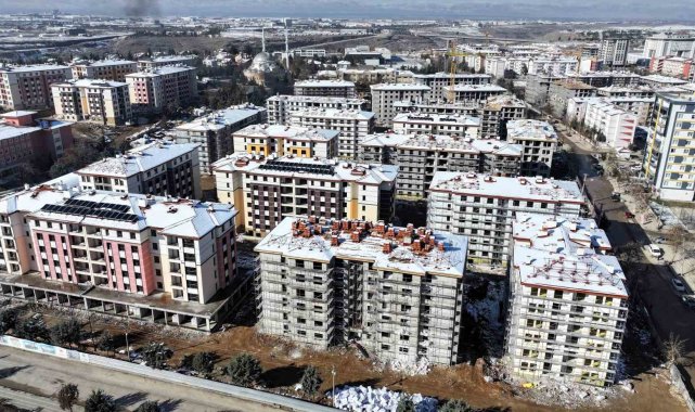 Malatya'da depremin izleri siliniyor
