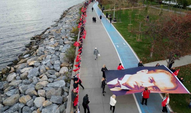 Maltepe'de 'Ata'ya Saygı Zinciri' oluşturuldu