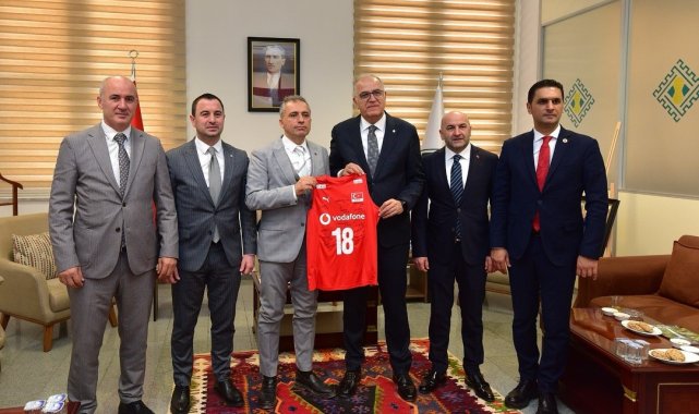Mehmet Akif Üstündağ: "Osmaniye'de milli bir voleybol maçı oynanacak"