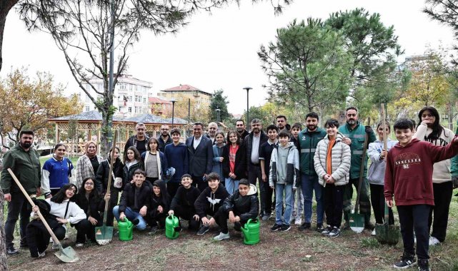 Millet Bahçesi'ne 30 fıstık çamı dikildi