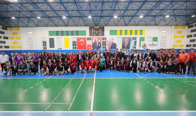 Okul sporları hentbol gençler müsabakaları sona erdi