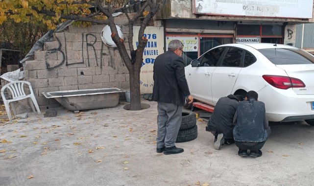 Oto lastikçilerde kış lastiği yoğunluğu