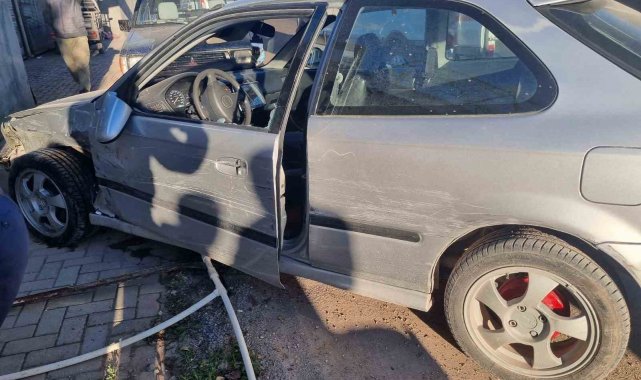 Otomobil ile minibüs çarpıştı 1 yaralı
