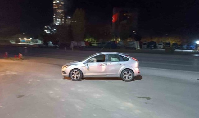 Polis noktasından kaçan otomobil başka bir araca çarptı