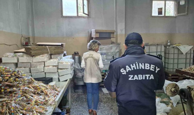 Şahinbey Belediyesi zabıta ekipleri bozuk ürünlere el koydu