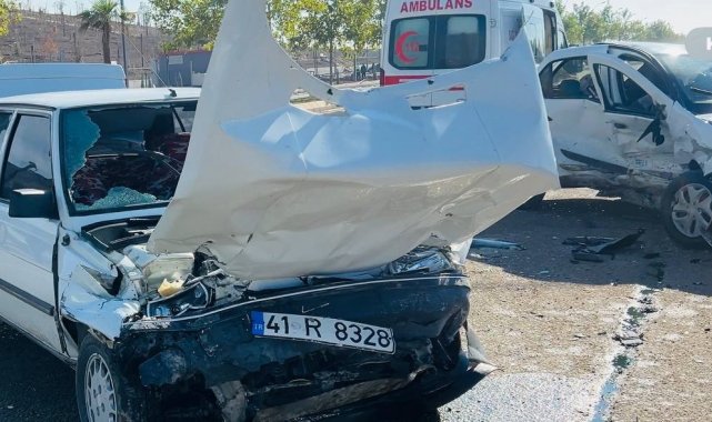 Şanlıurfa'da iki otomobil çarpıştı: 2 yaralı