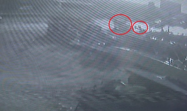 Şerit ihlali yapan hafif ticari araca motosiklet çarptı: 1'i ağır 2 yaralı