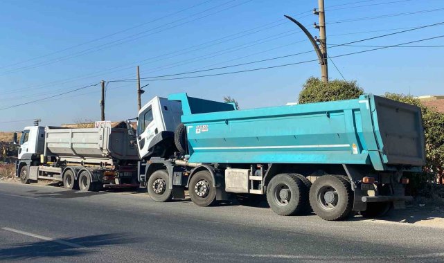 Seyir halindeki iki iş aracı alev aldı