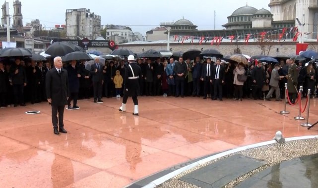 Taksim Meydanı'nda Atatürk anması