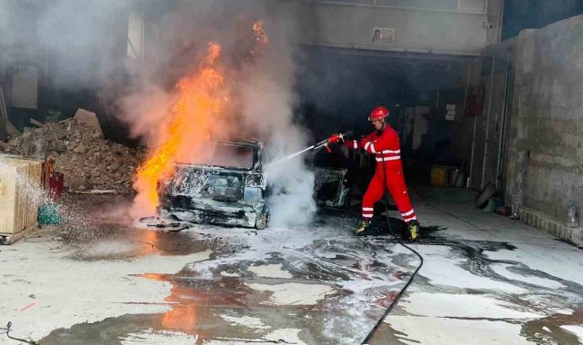 Tamirhanede bakımı yapılan otomobil alevlere teslim oldu