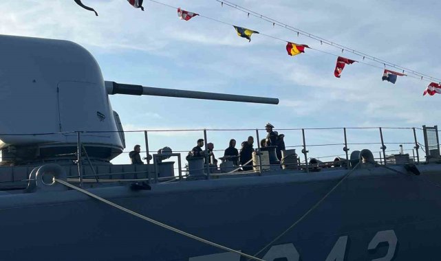 TCG Fatih'e ziyaretçi akını