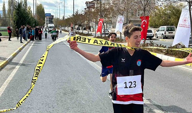 Tomarza'da 10 Kasım Atatürk'ü Anma Koşusu yapıldı