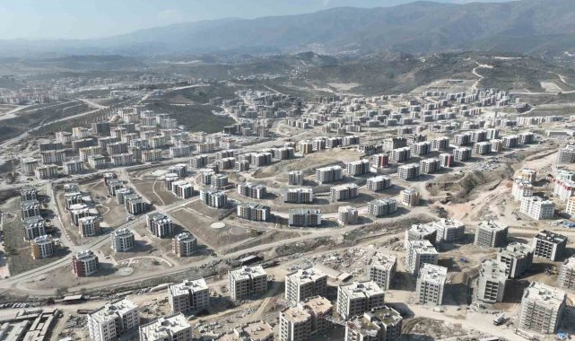 Türkiye'nin en büyük 2. şantiyesinde depremzede vatandaşlar sıcak yuvalarına kavuşmanın heyecanını yaşıyorlar