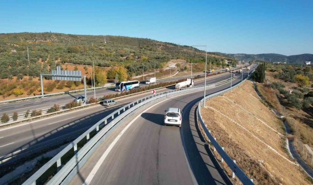 Ulaştırma ve Altyapı Bakanı Abdulkadir Uraloğlu: "2024 yılı ekim ayı itibariyle toplam 177 kilometre motorcu dostu bariyer montajını tamamladık"