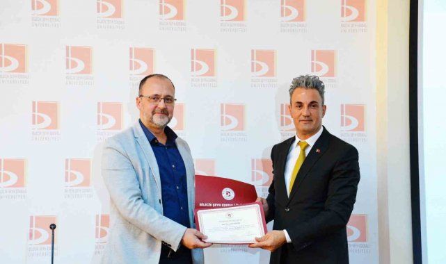 Üniversiteli öğrencilerine tarım hakkında bilgi verdi