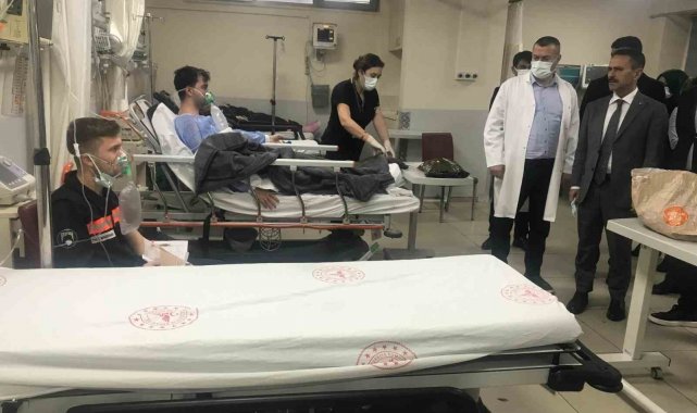Vali Aktaş, patlamada yaralanan 12 personeli hastanede ziyaret etti