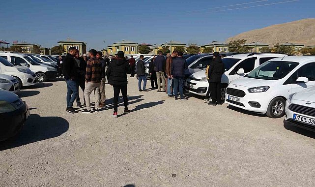 Van'da ikinci el oto pazarında düşük model araç fiyatları sabit kaldı