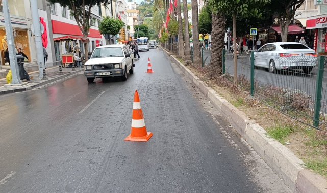 Yağış ve yola dökülen hurmaların kayganlaştırdığı yollar kazaları da beraberinde getirdi