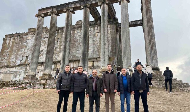 Yargıtay üyesi ve HSK heyeti Çavdarhisar Aizanoi Antik Kenti'ni ziyaret etti