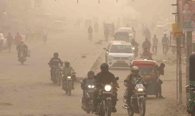 Yeni Delhi'de hava kirliliği nedeniyle okullar kapatıldı