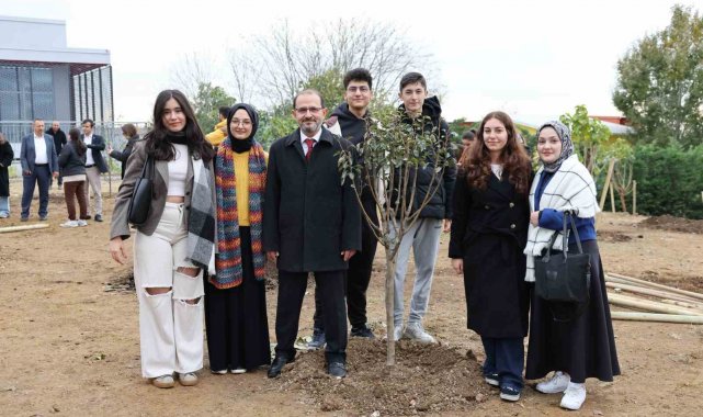 YTÜ, Milli Ağaçlandırma Günü'nde 113 ağacı toprakla buluşturdu