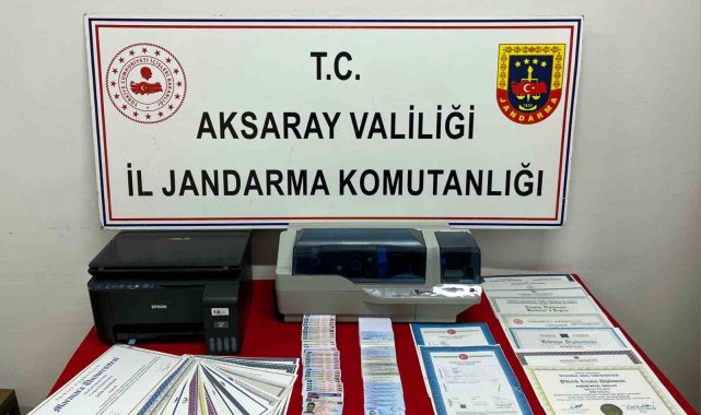 32 suç kaydı bulunan suç makinesi sahte kimlik basarken yakalandı