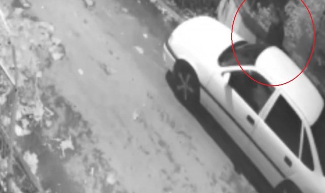 'Pes' dedirten hırsızlık: Saniyeler içerisinde otomobilin aynasını çaldı