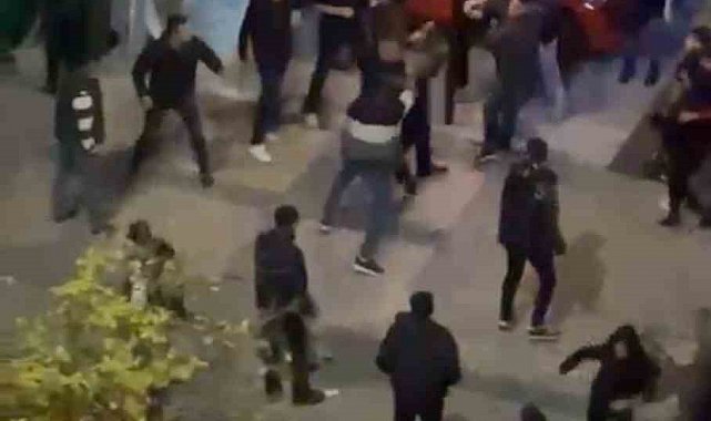 Adana'da 2 grubun tekme tokatlı kavgası kamerada