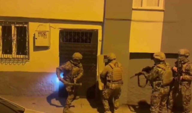 Adana'da silah ve mühimmat ticareti yapan şebeke çökertildi: 45 şüpheliden 15'i tutuklandı, 54 ruhsatsız silah ile 803 mermi ele geçirildi