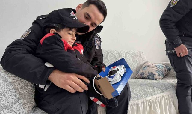 Ağrı'da yürüme engelli minik Asaf'ın polis olma hayali gerçek oldu