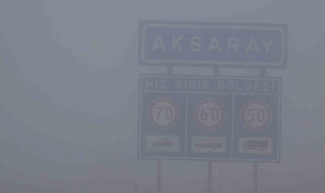 Aksaray'da yoğun sis, görüş mesafesini 10 metreye kadar düşürdü