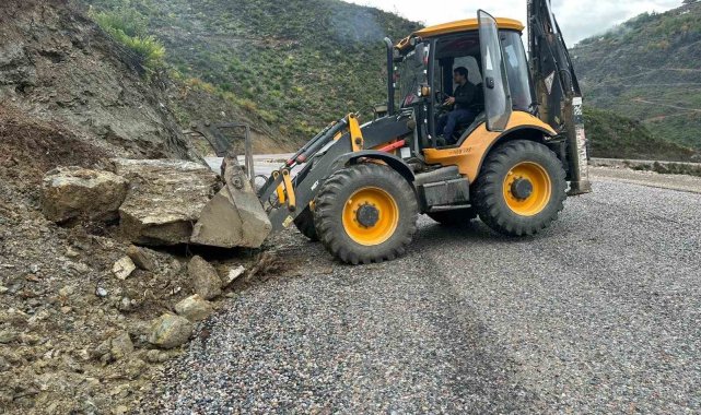 Alanya'da yağıştan etkilenen mahalle yollarında bakım ve onarım