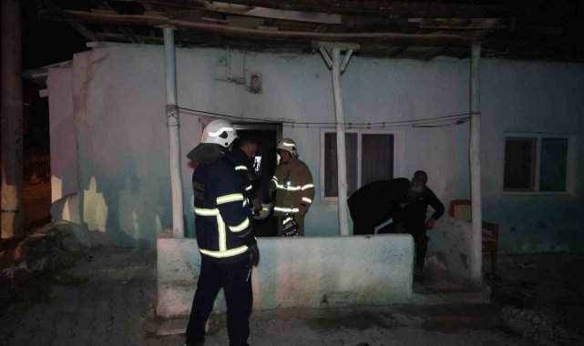 Alkollü şahıs evini ateşe vermek istedi, vatandaşlar önledi