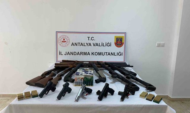 Antalya'da ruhsatsız silah operasyonu