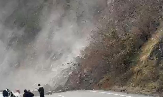 Artvin'deki heyelan anı kameraya yansıdı