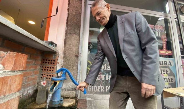 Asırlık tulumba vatandaşın sıcak su ihtiyacını ücretsiz karşılıyor