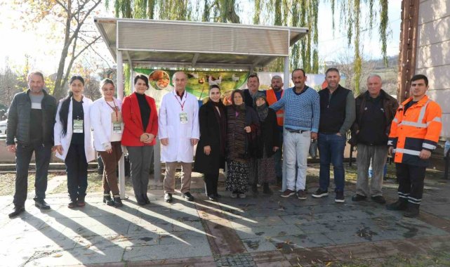 Atakum'dan kümes hayvanlarına aşı uygulaması