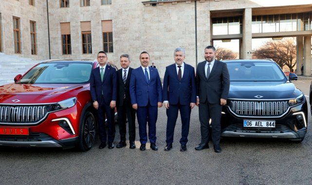 Bakan Kacır, TBMM'ye Togg ile geldi