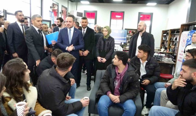 Bakan Yardımcısı Eminoğlu, Uşak'ta gençlerle bir araya geldi