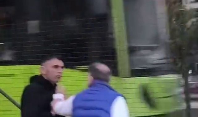 Baltalı yol kavgası kamerada
