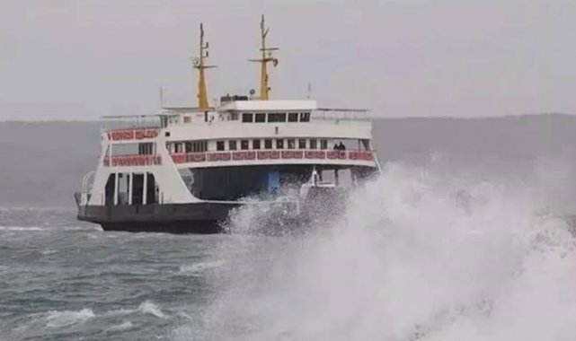 Bandırma ve Erdek'te olumsuz hava şartları nedeniyle feribot seferleri iptal edildi