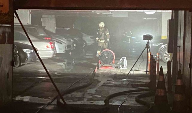 Başakşehir'de elektrikli otomobil yangını: 14 katlı bina geçici olarak tahliye edildi