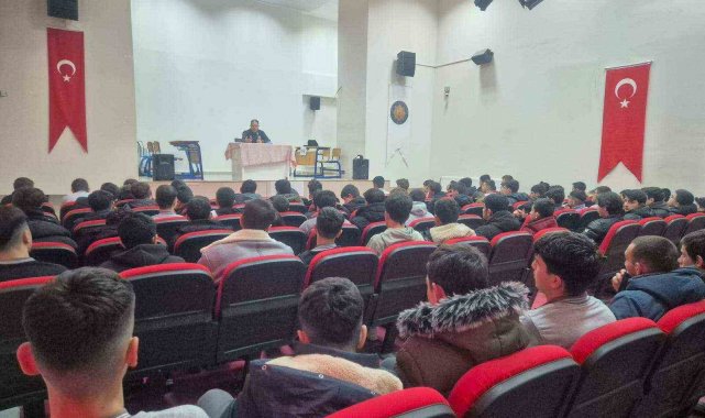Bayburt emniyeti öğretmenleri ve öğrencileri bilgilendirmeye devam ediyor